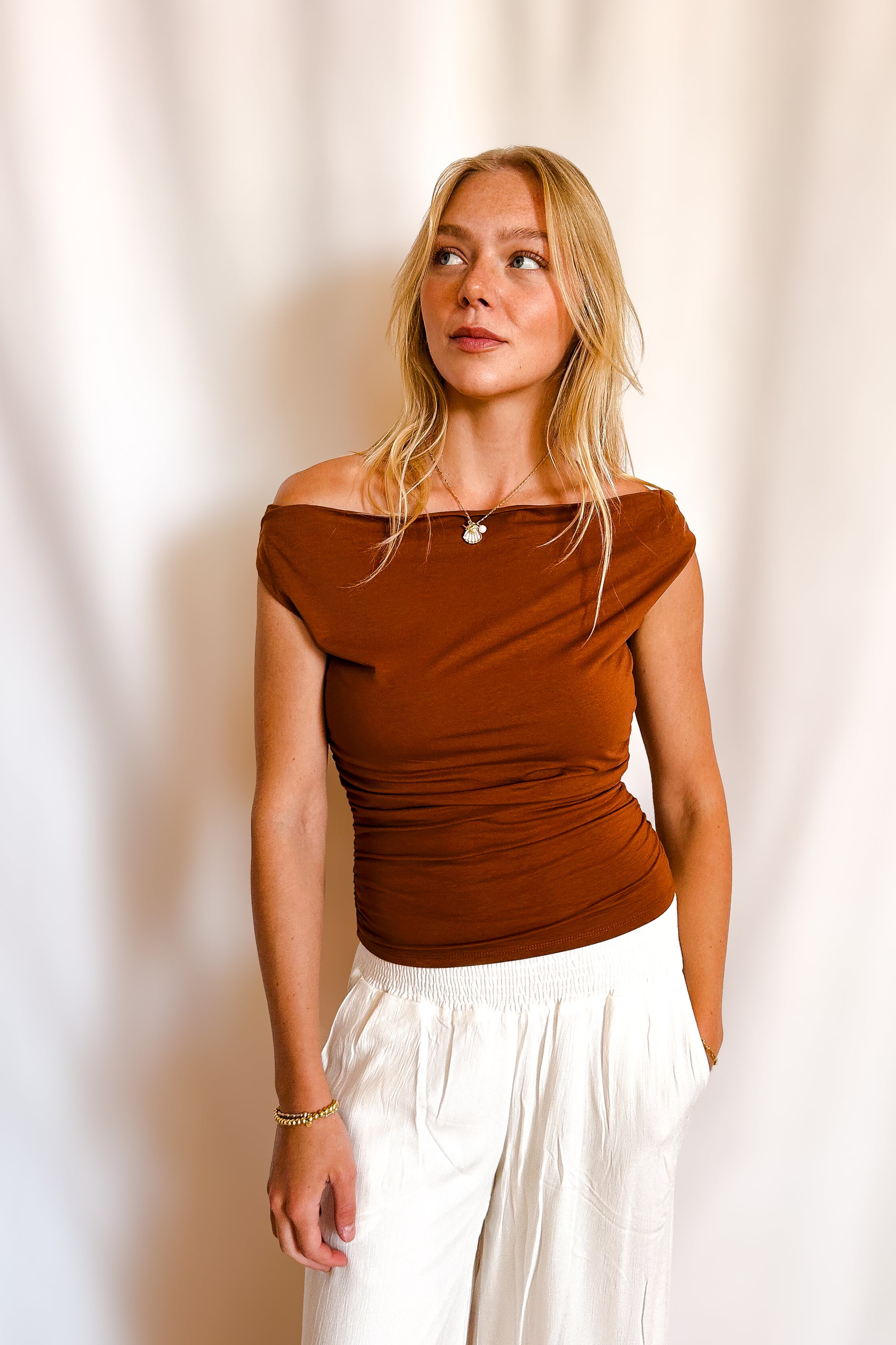 Monaco Boatneck Off Shoulder Top / Brown