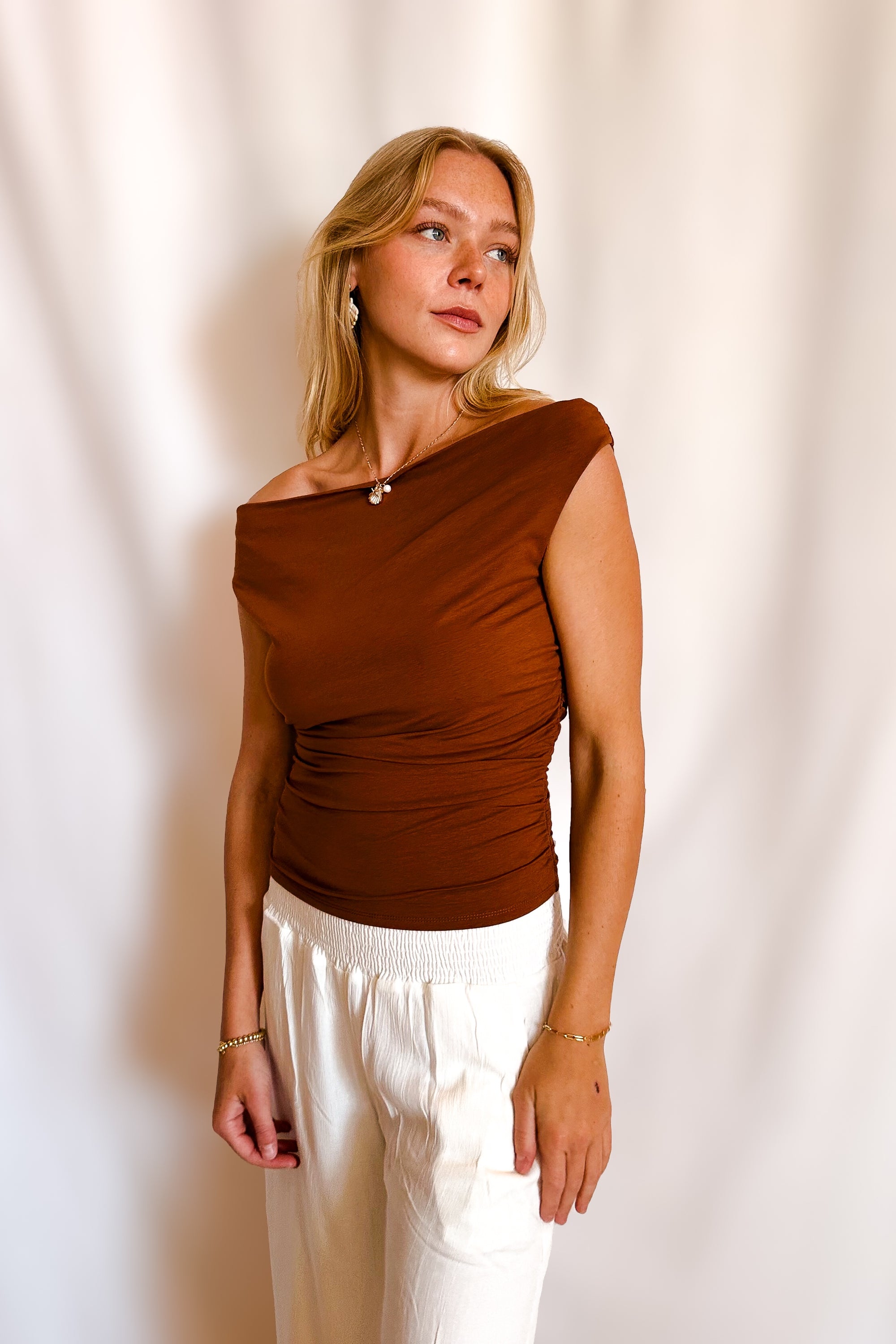 Monaco Boatneck Off Shoulder Top / Brown