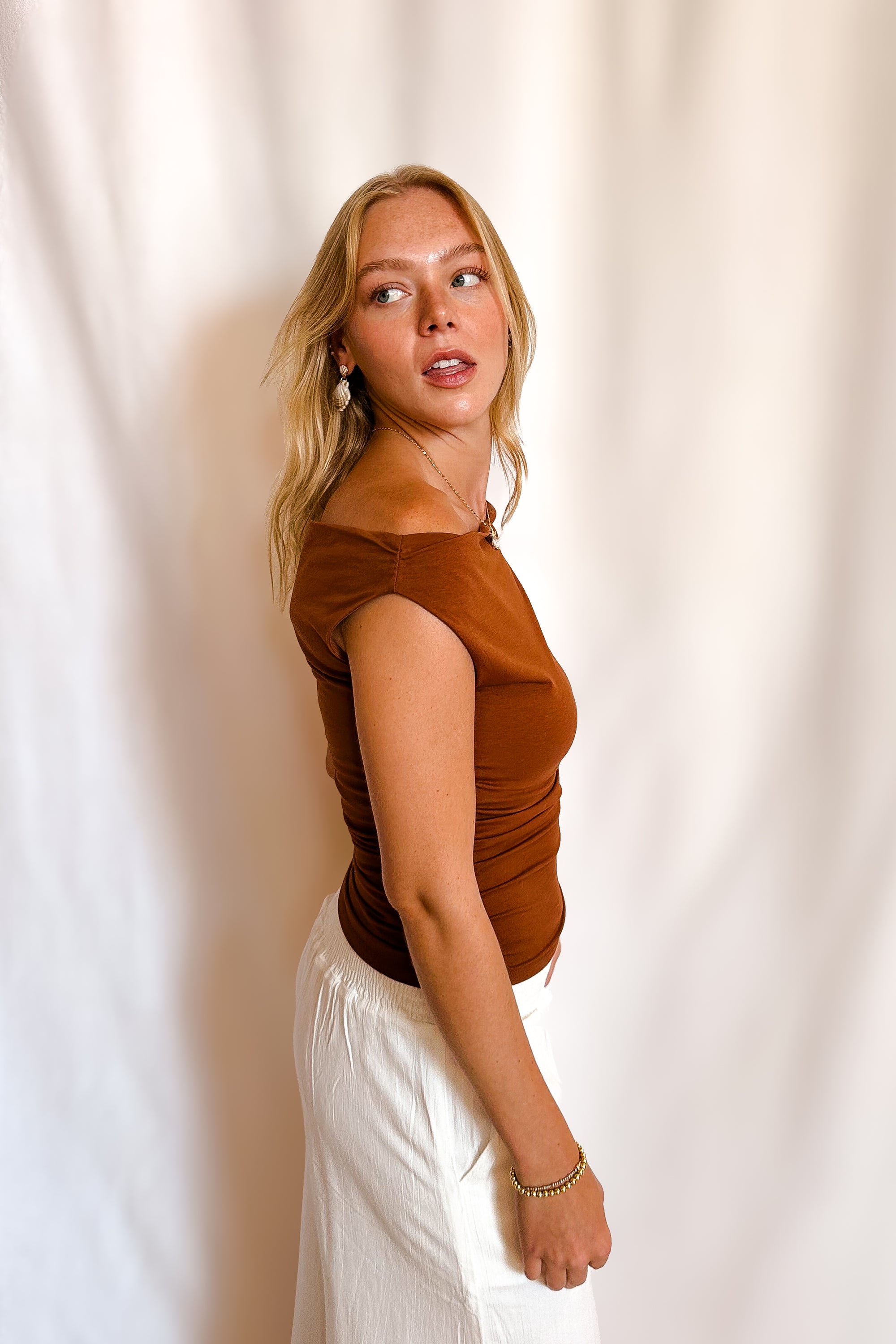 Monaco Boatneck Off Shoulder Top / Brown