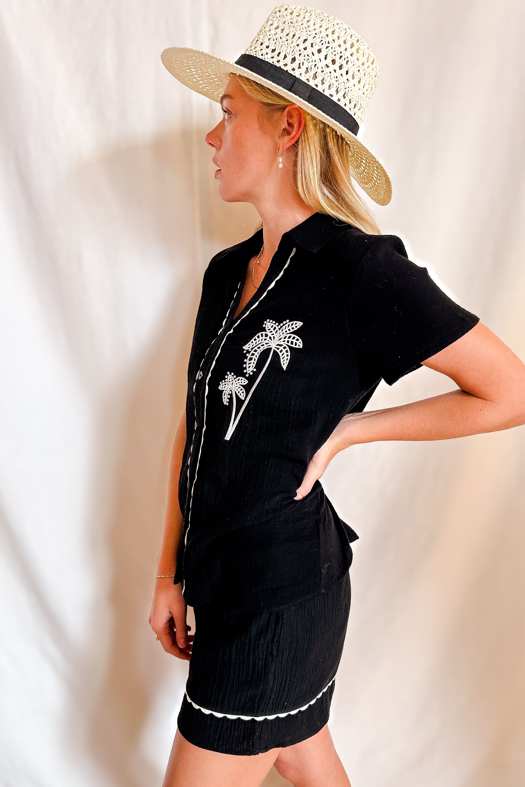 Embroidered Soft Gauze Short Sleeve Top / Black