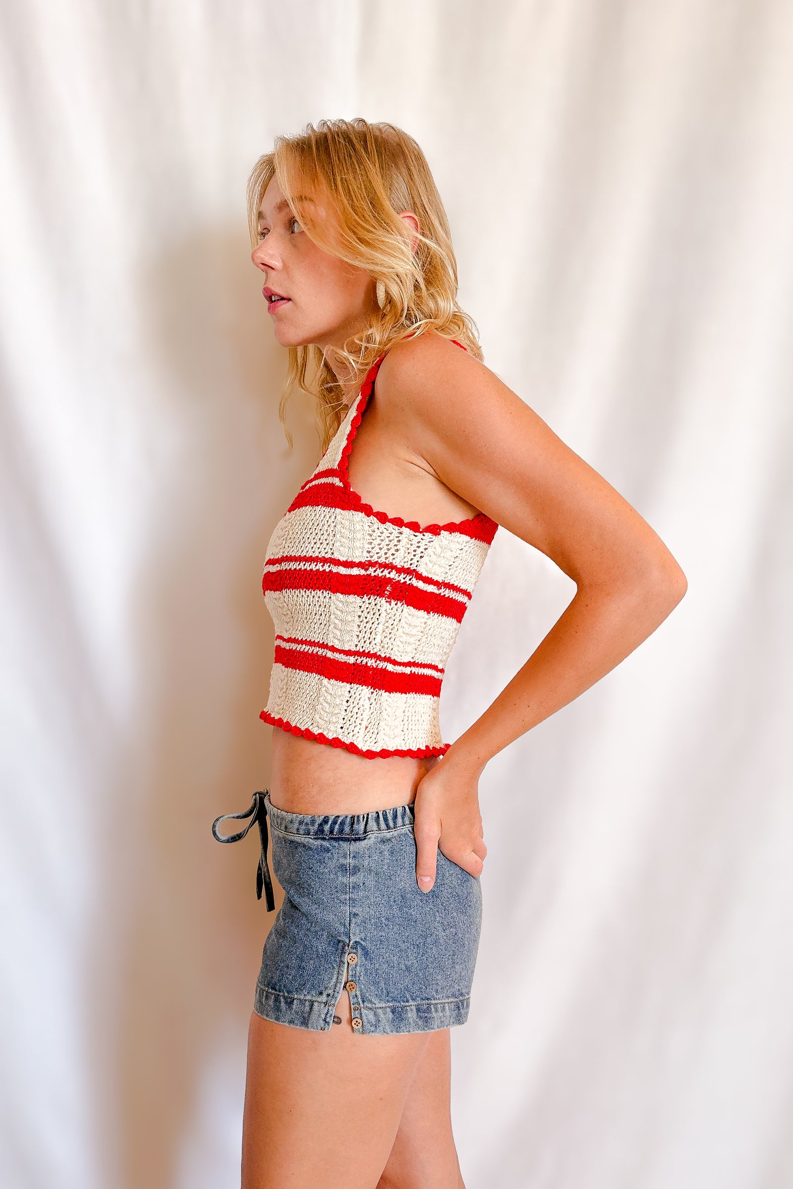 Contrast Edge Stripe Knit Tank Top / Red