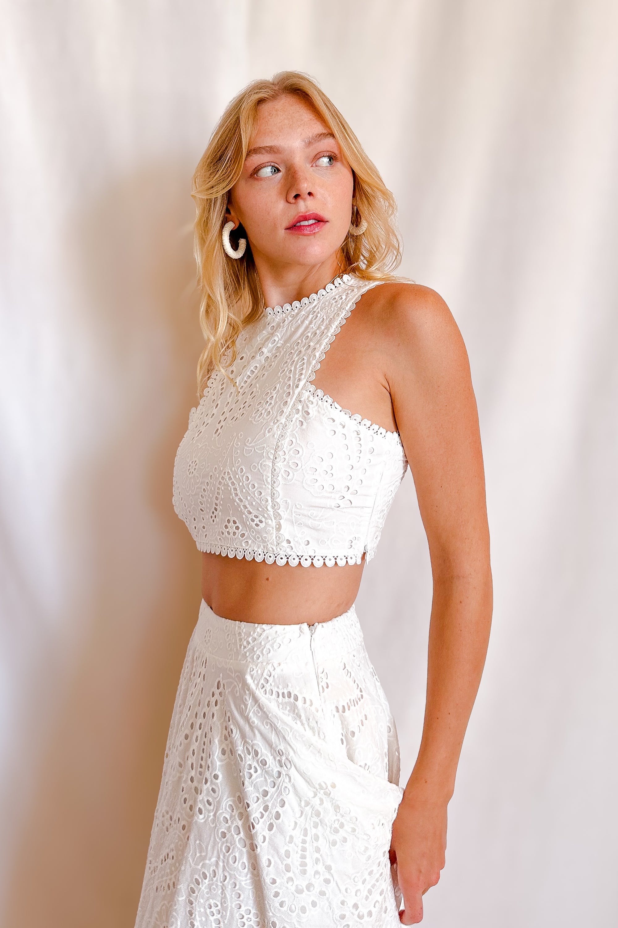 Eyelet Wide Strap Crop Tank Top / White