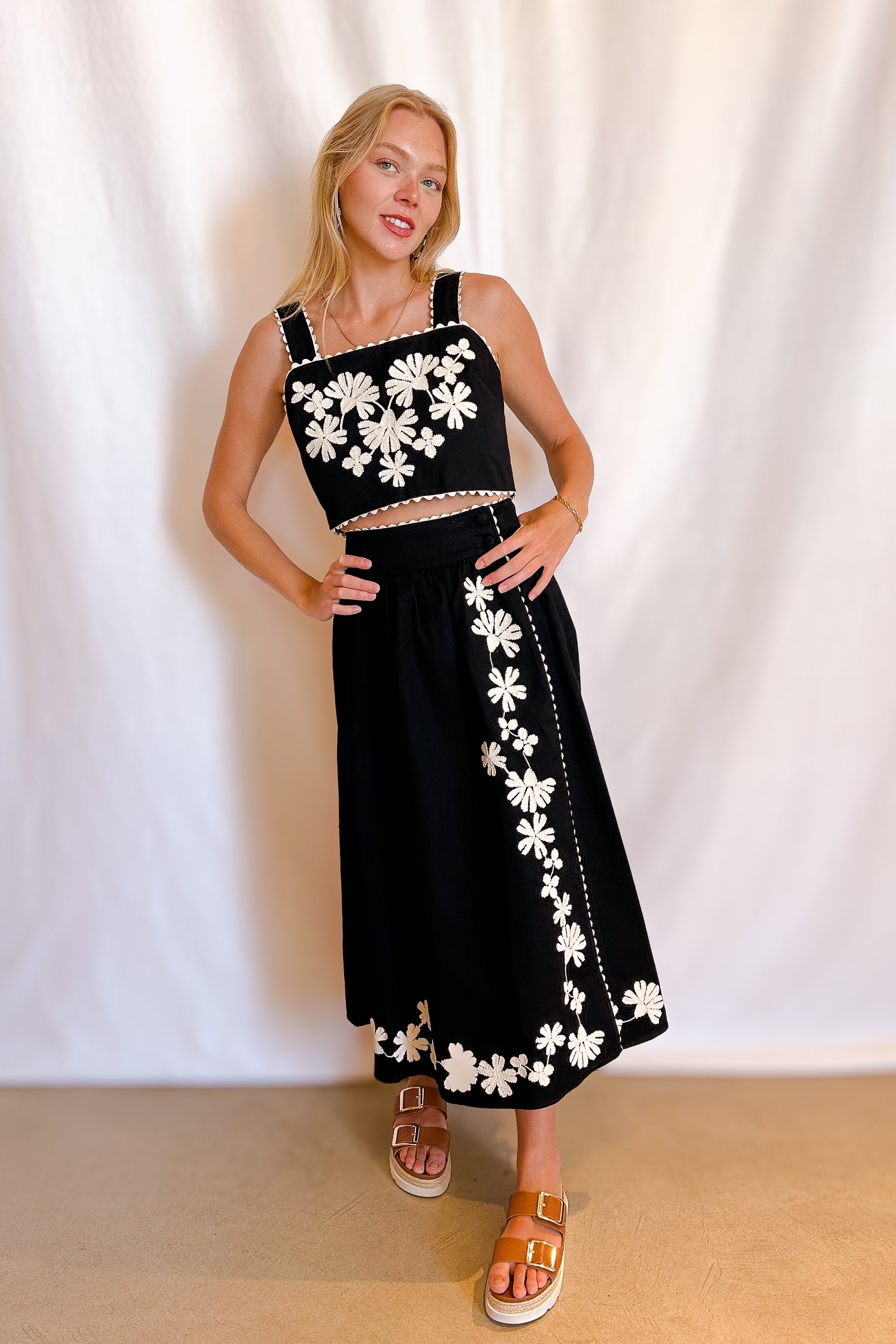 Bold Embroidered Canvas Wrap Skirt / Black/Natural