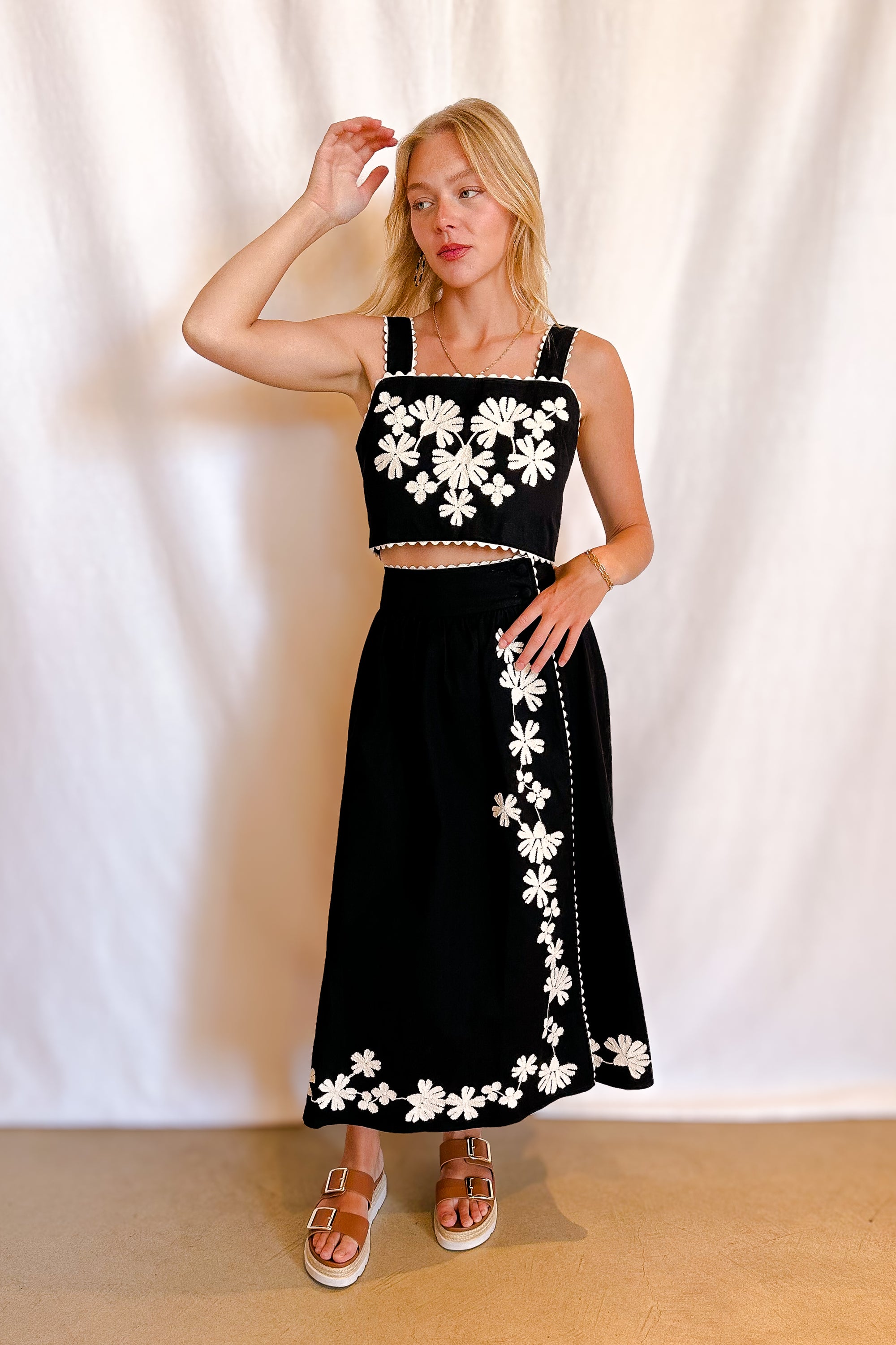 Bold Embroidered Canvas Wrap Skirt / Black/Natural