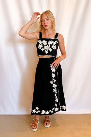 Bold Embroidered Canvas Wrap Skirt / Black/Natural