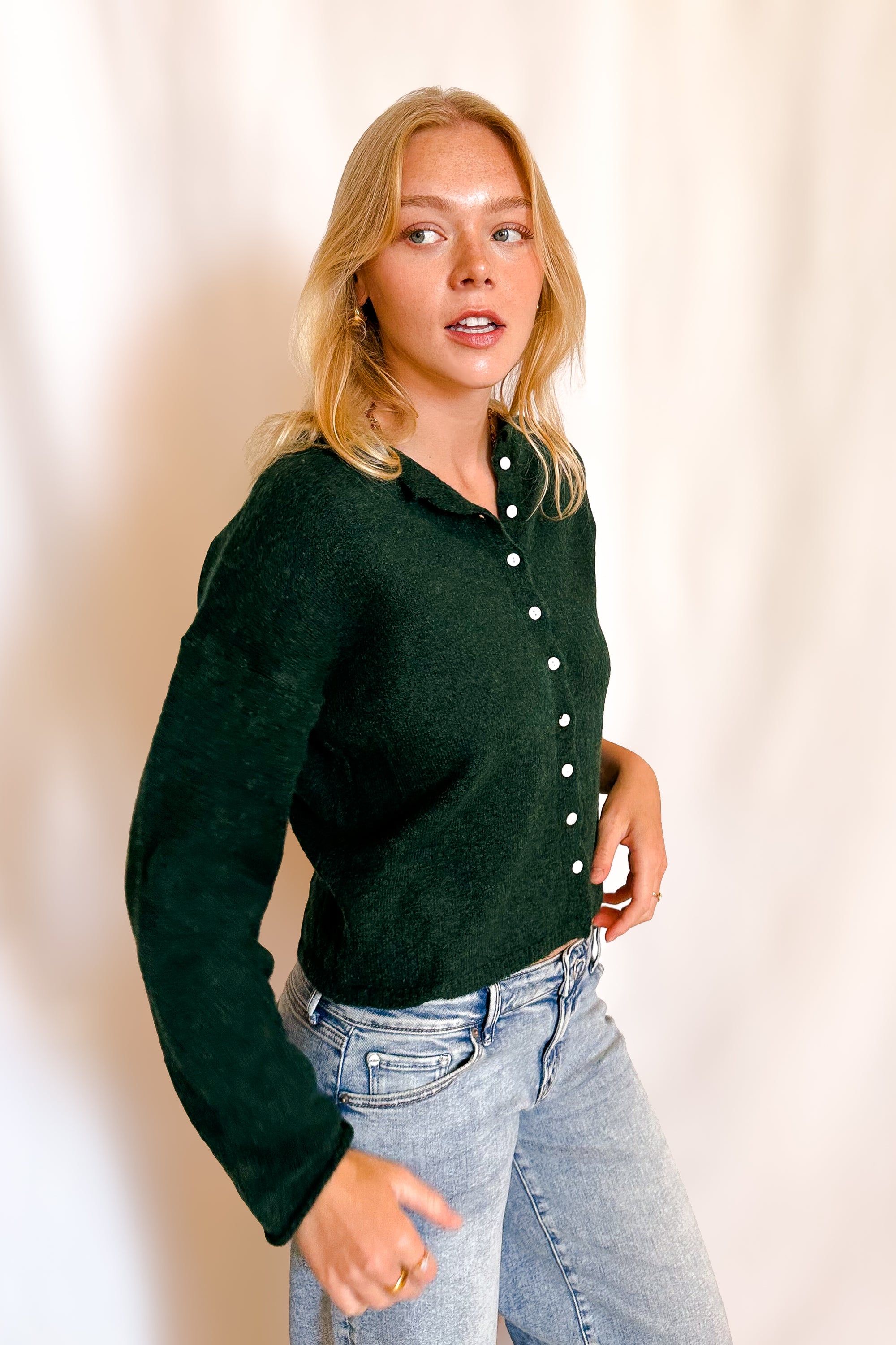 Mini White Button Crop Cardigan / Forest