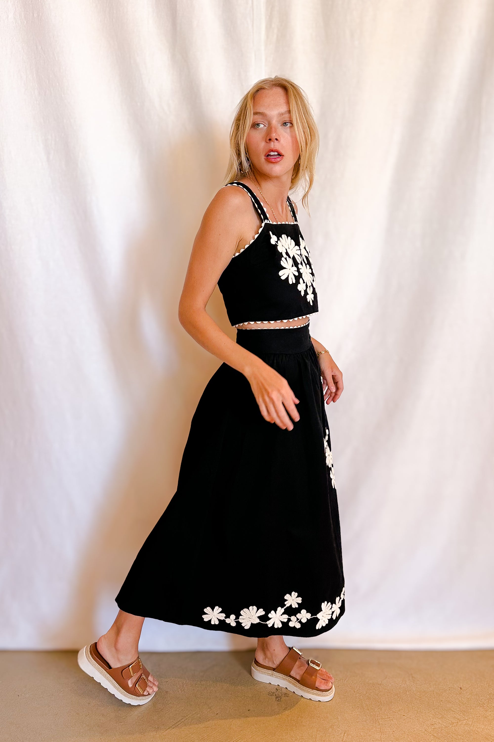 Bold Embroidered Canvas Wrap Skirt / Black/Natural