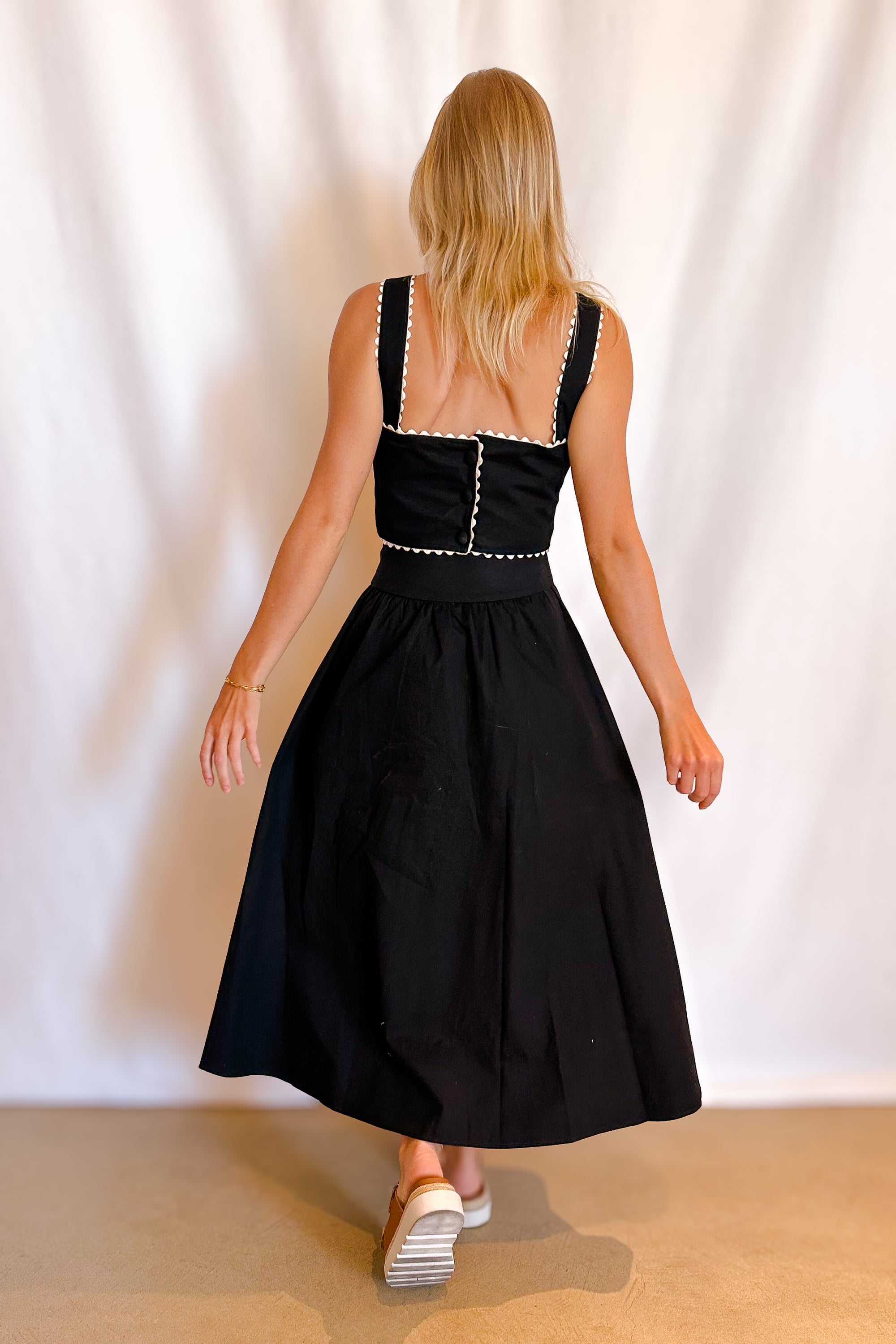 Bold Embroidered Canvas Wrap Skirt / Black/Natural