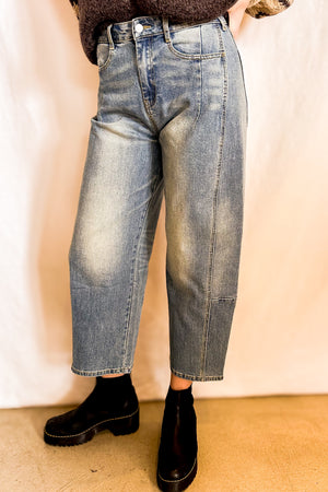 Loose Fit Barrel Jeans / Medium Wash