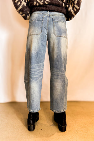 Loose Fit Barrel Jeans / Medium Wash