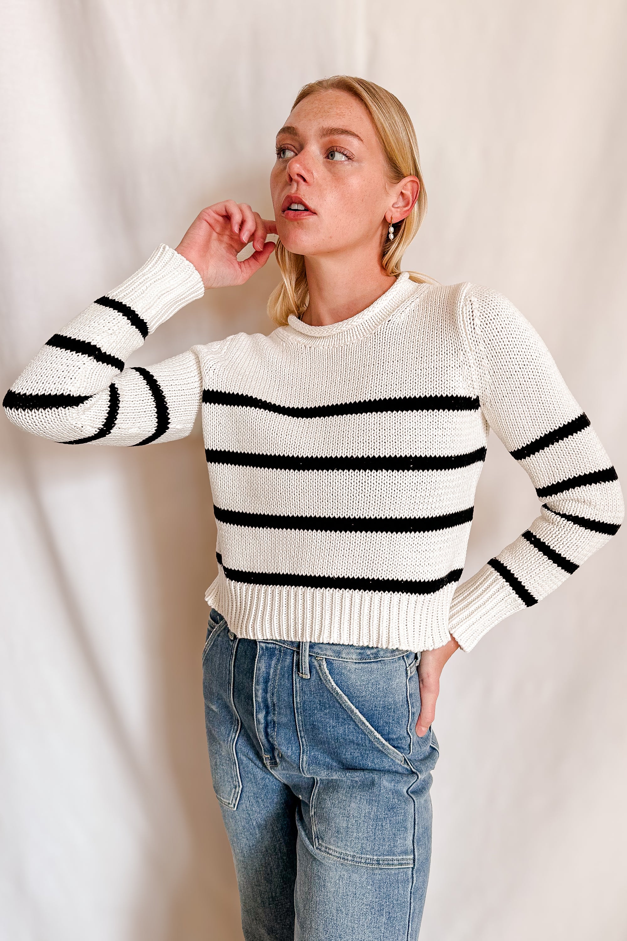 Stripe Rolled Edge Mid Length Sweater / White