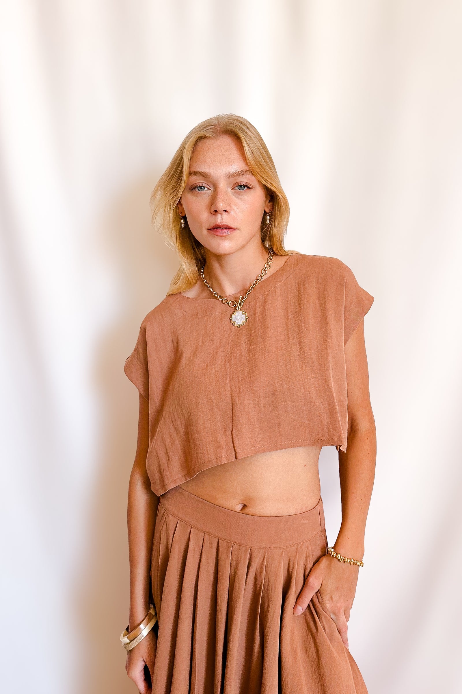 Boxy Loose Crop Sleeveless Top / Mocha