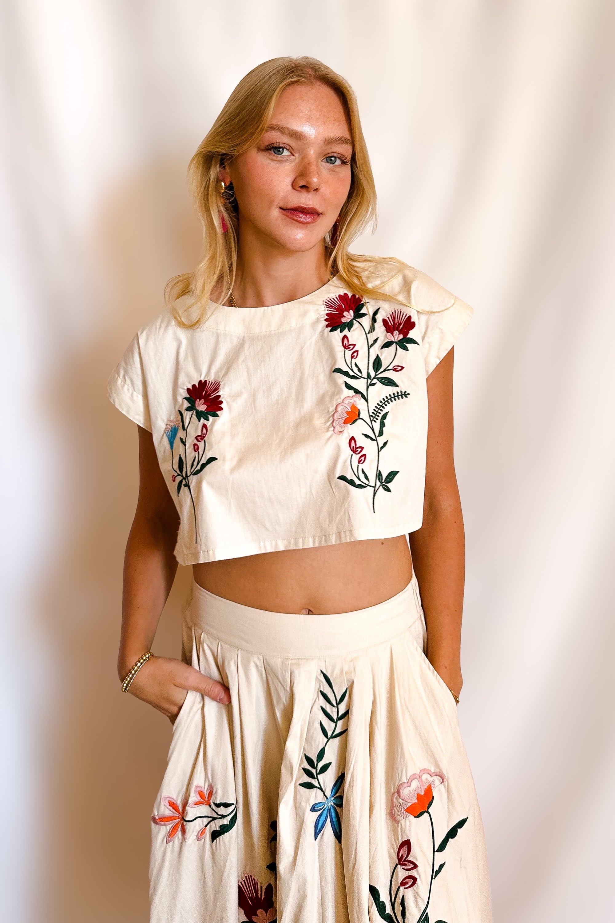 Embroidered Boxy Crop Sleeveless Top / Beige