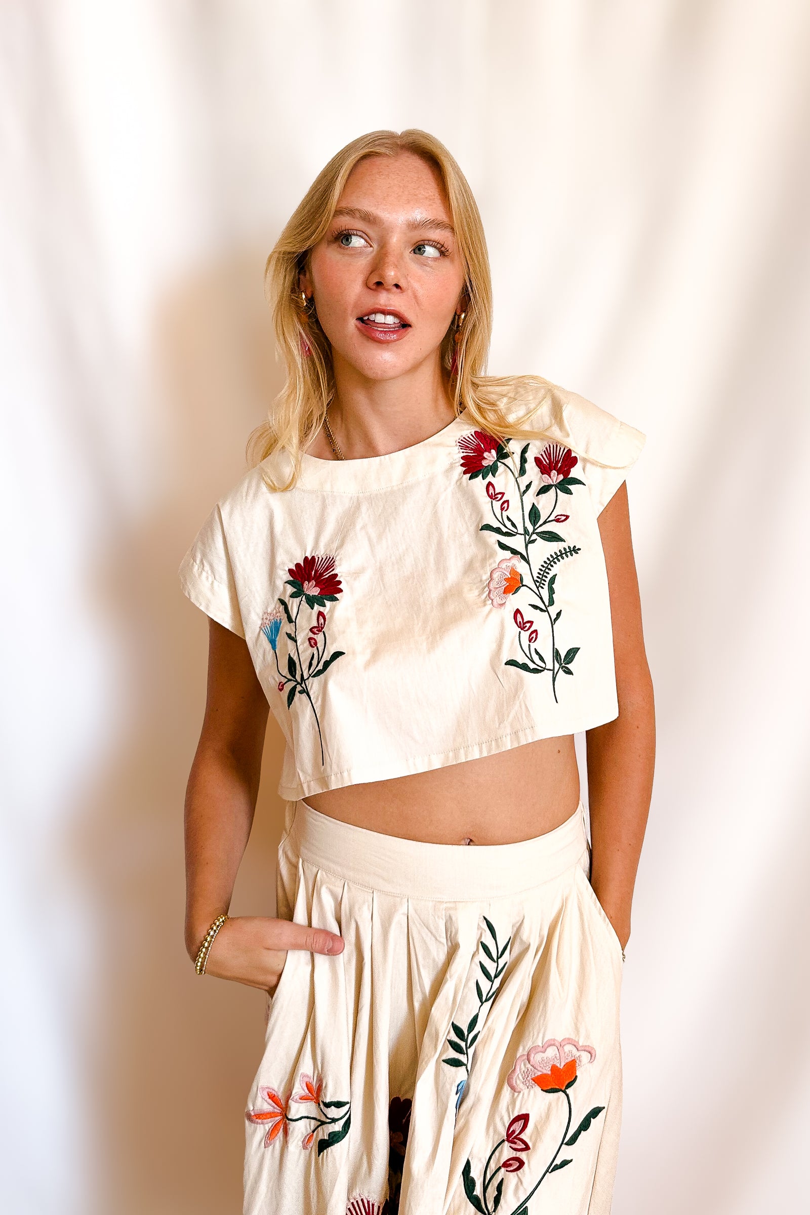 Embroidered Boxy Crop Sleeveless Top / Beige