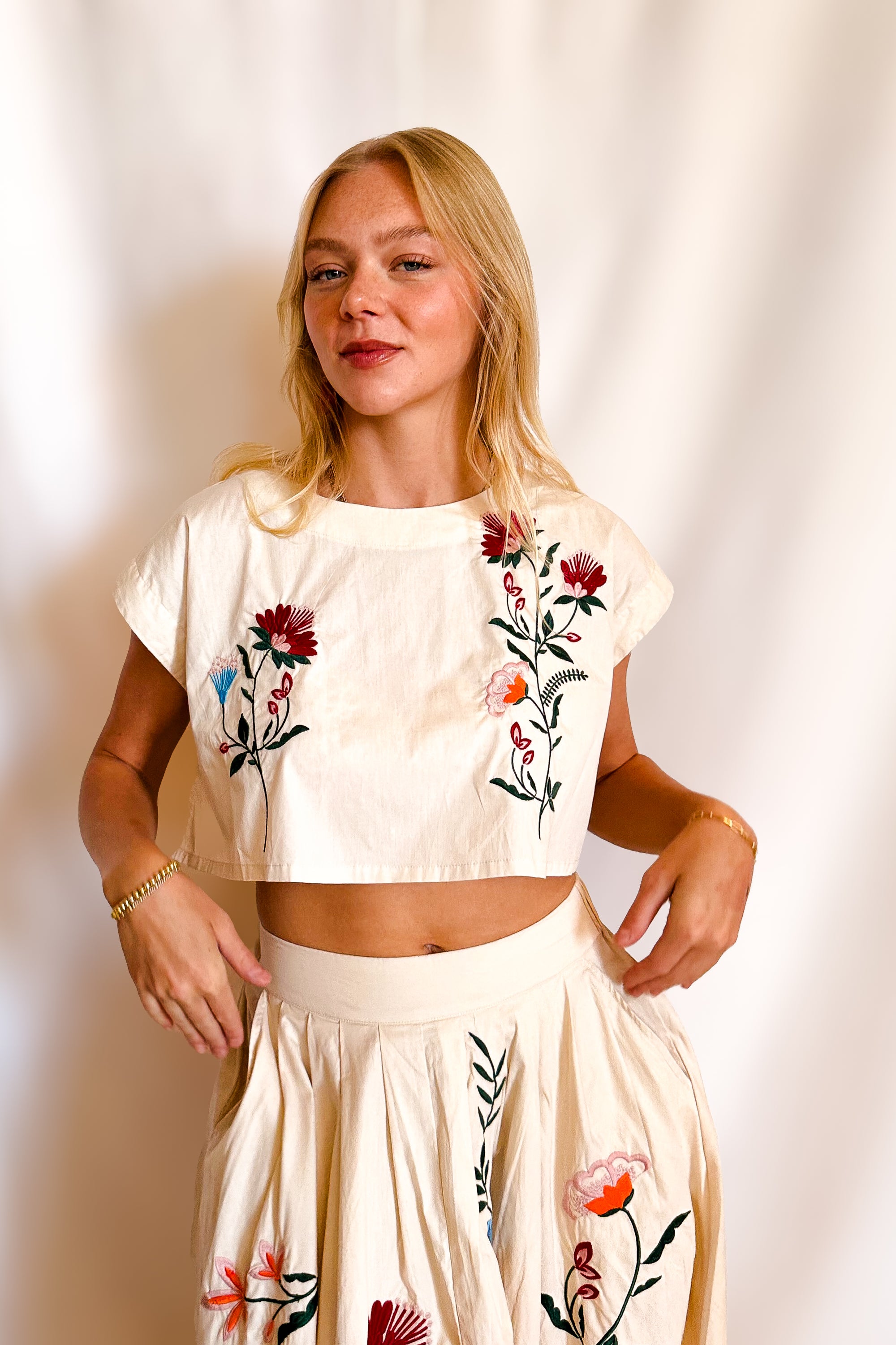 Embroidered Boxy Crop Sleeveless Top / Beige