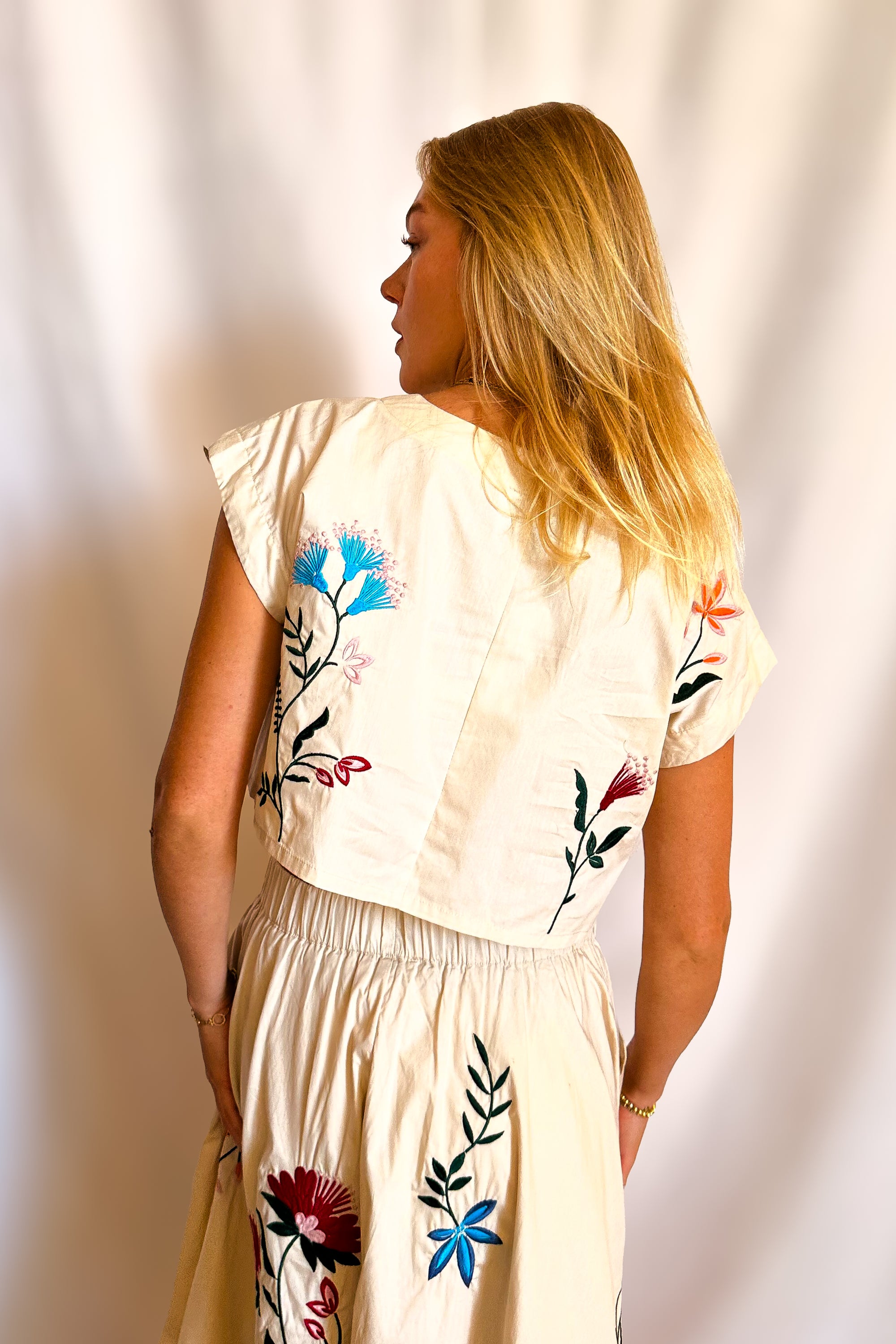 Embroidered Boxy Crop Sleeveless Top / Beige