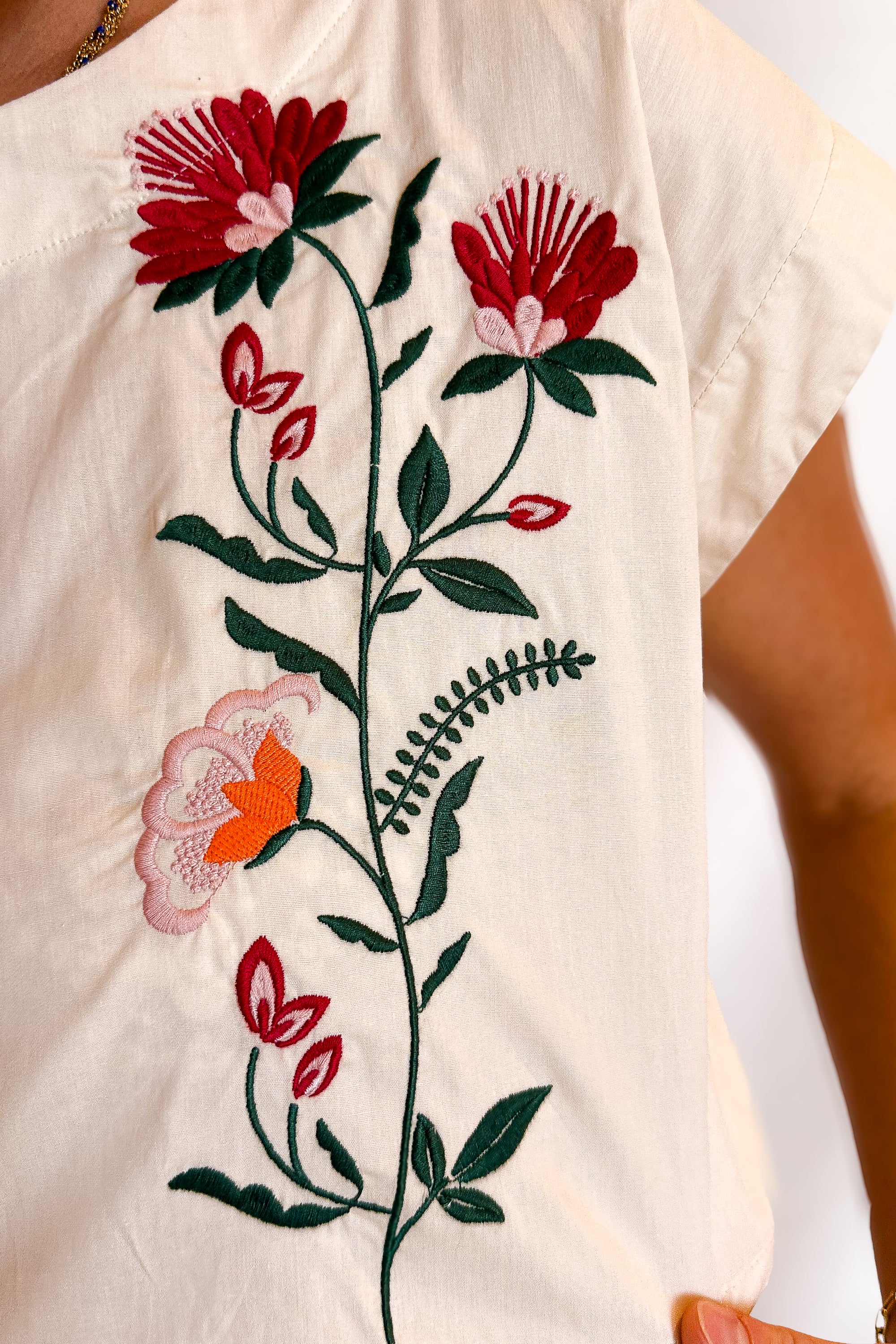 Embroidered Boxy Crop Sleeveless Top / Beige