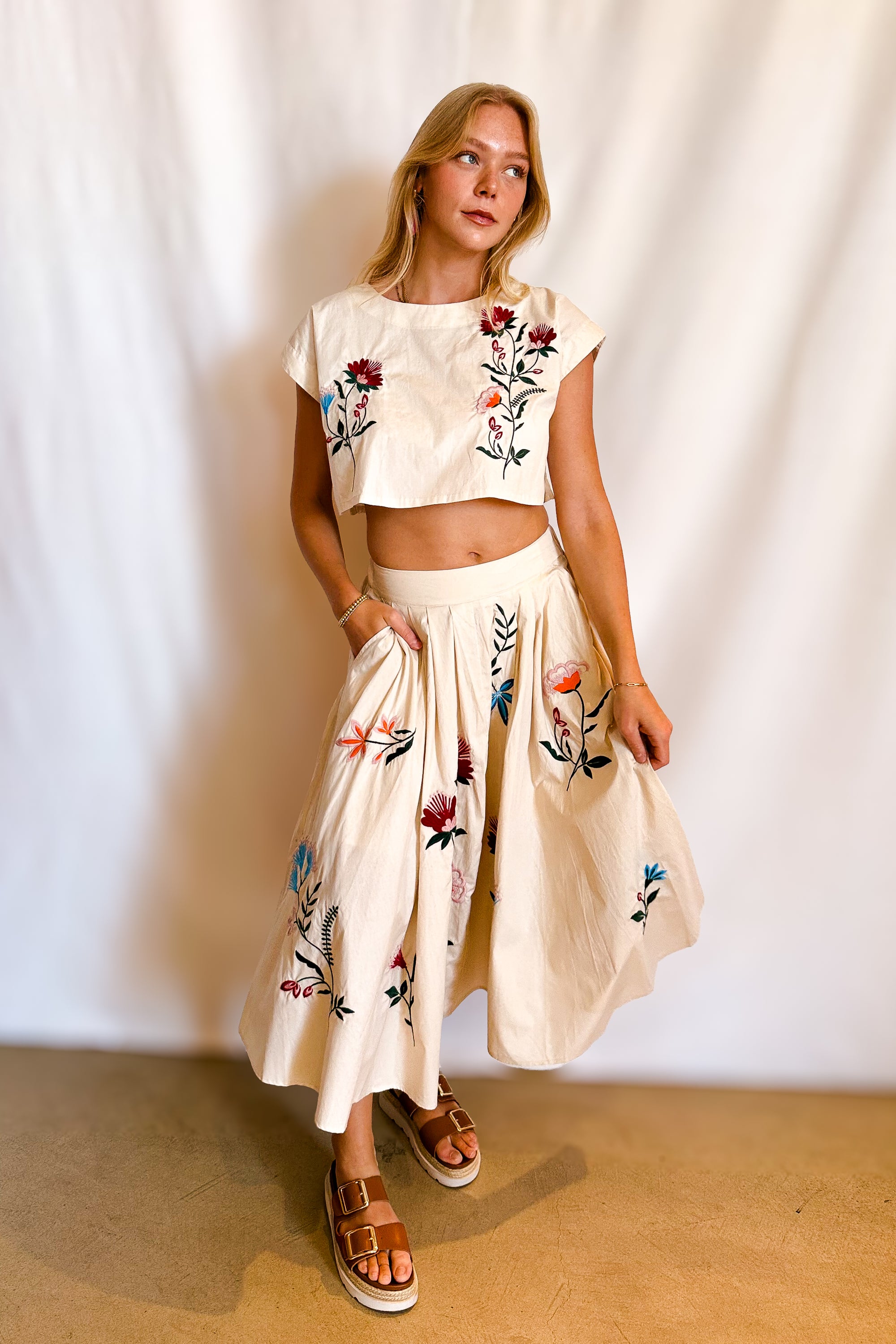 Embroidered Boxy Crop Sleeveless Top / Beige