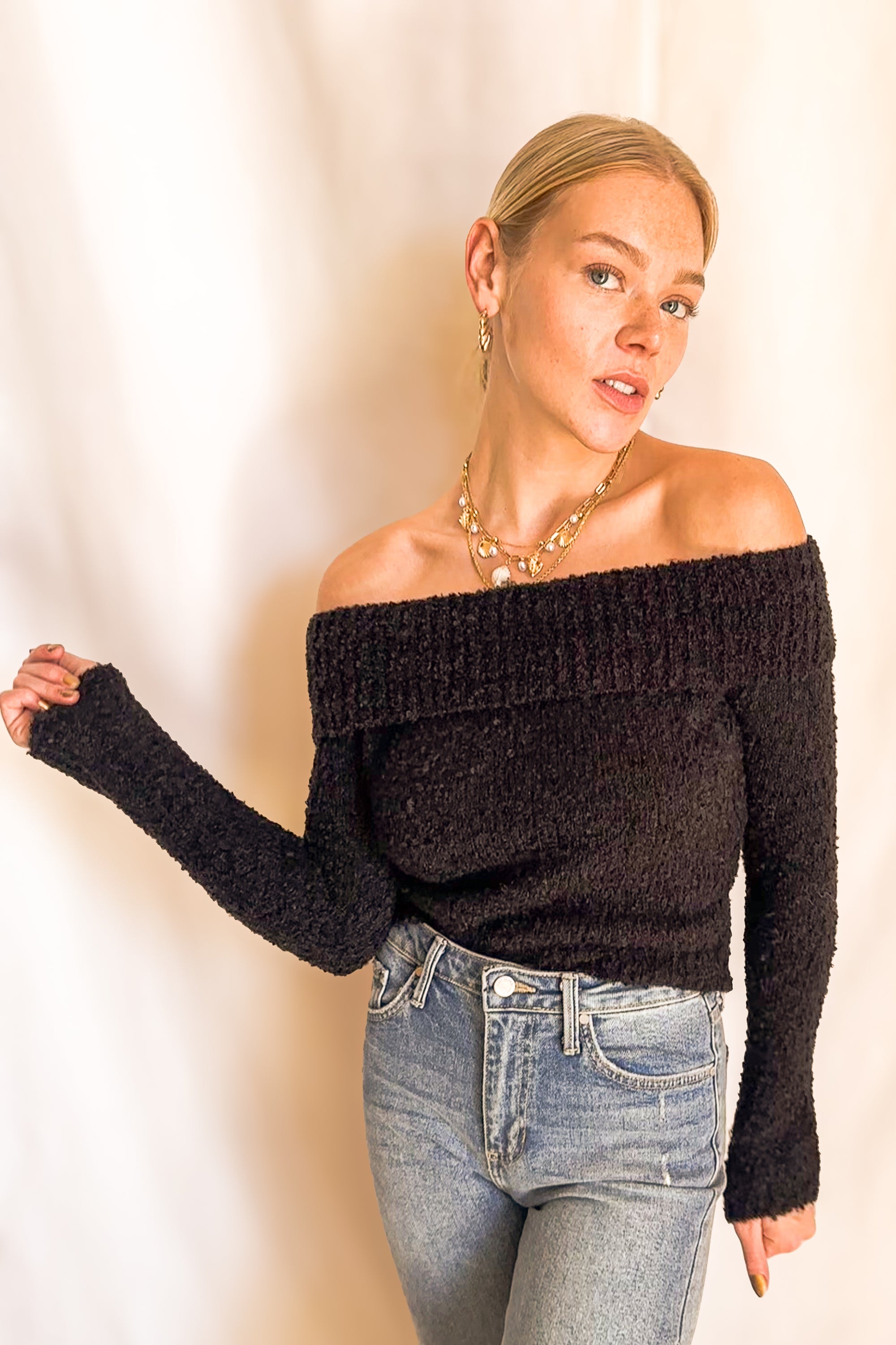 Foldover Neck Boucle Fitted Crop Sweater / Black