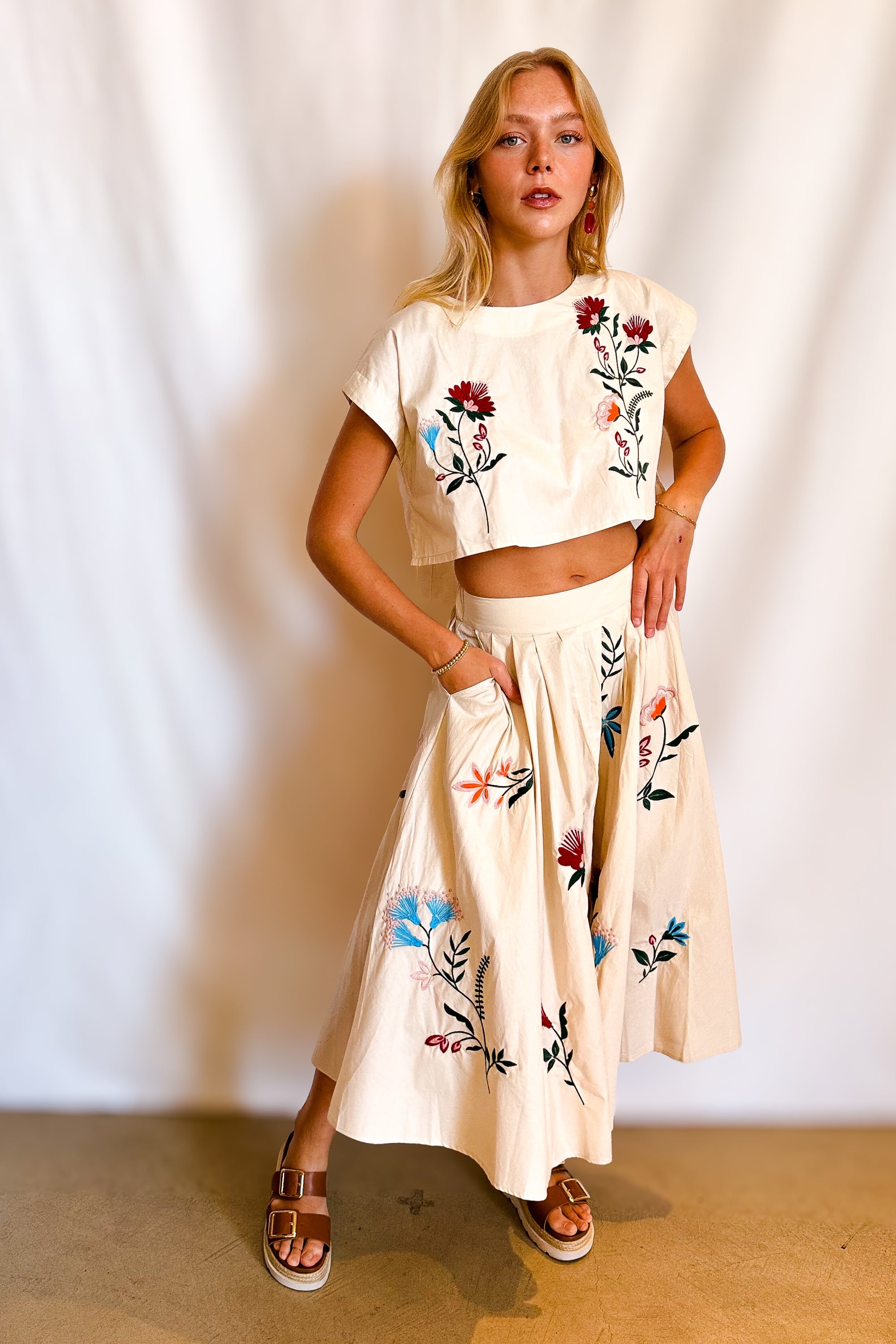 Colorful Embroidered Full Midi Skirt / Beige