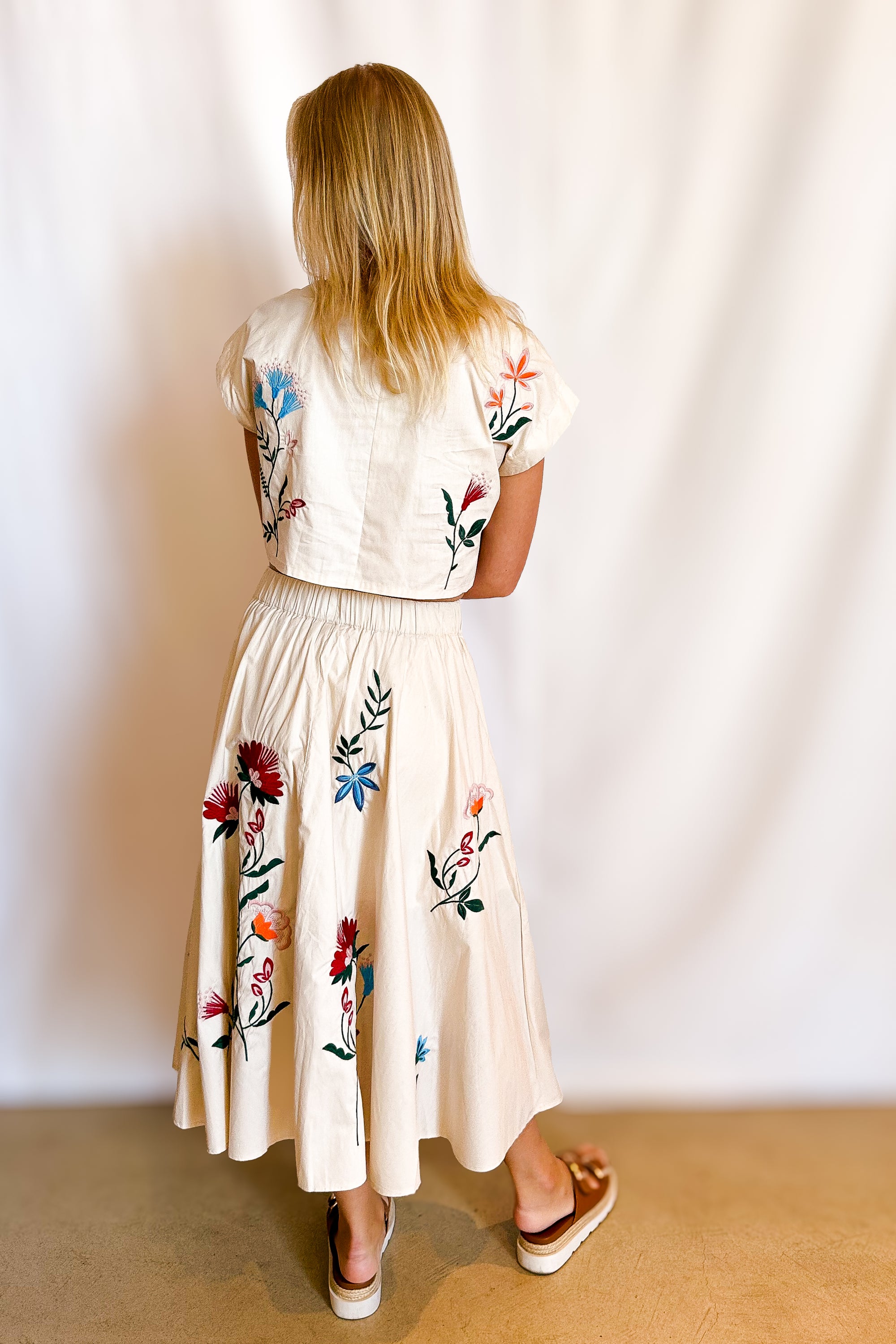 Colorful Embroidered Full Midi Skirt / Beige