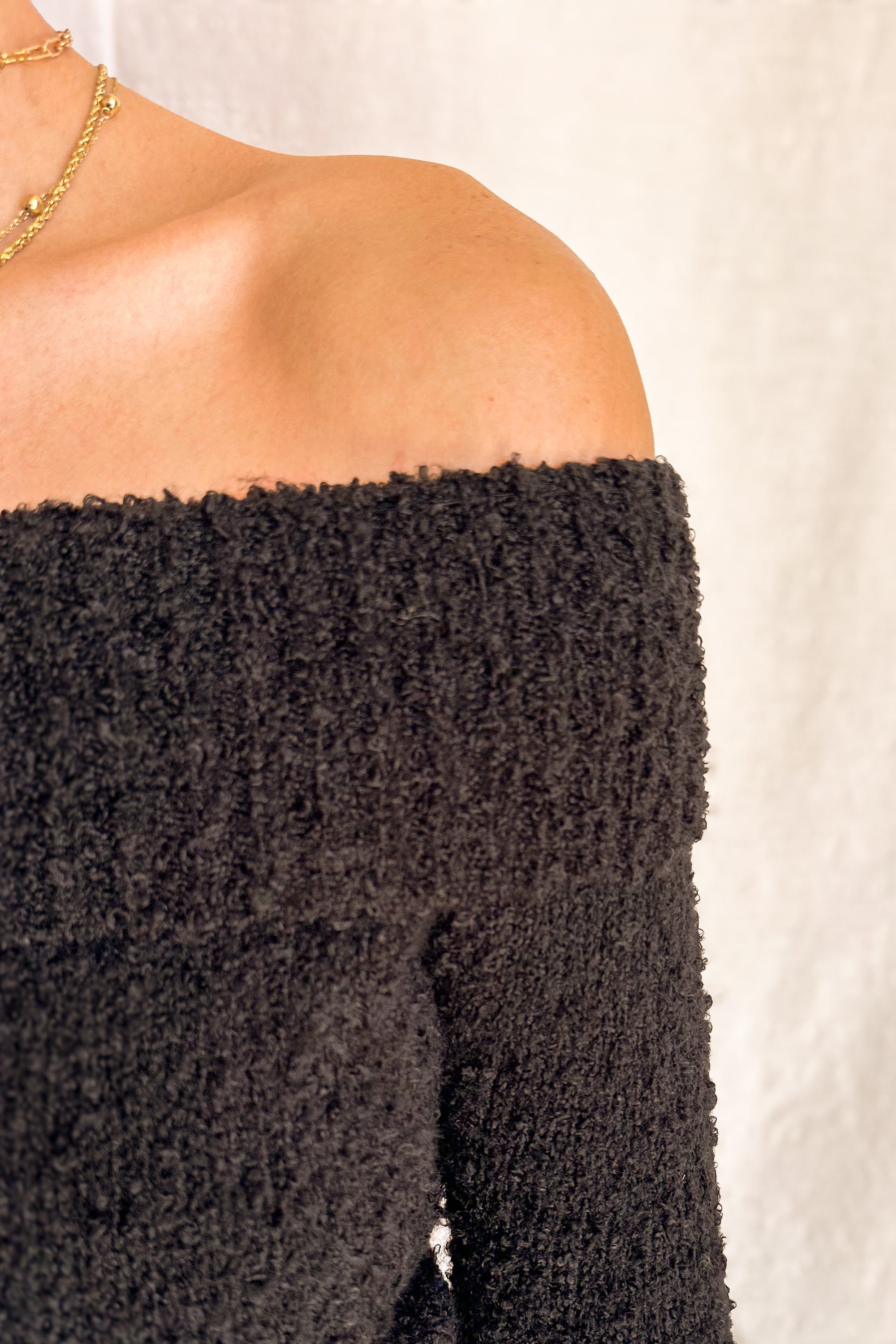 Foldover Neck Boucle Fitted Crop Sweater / Black