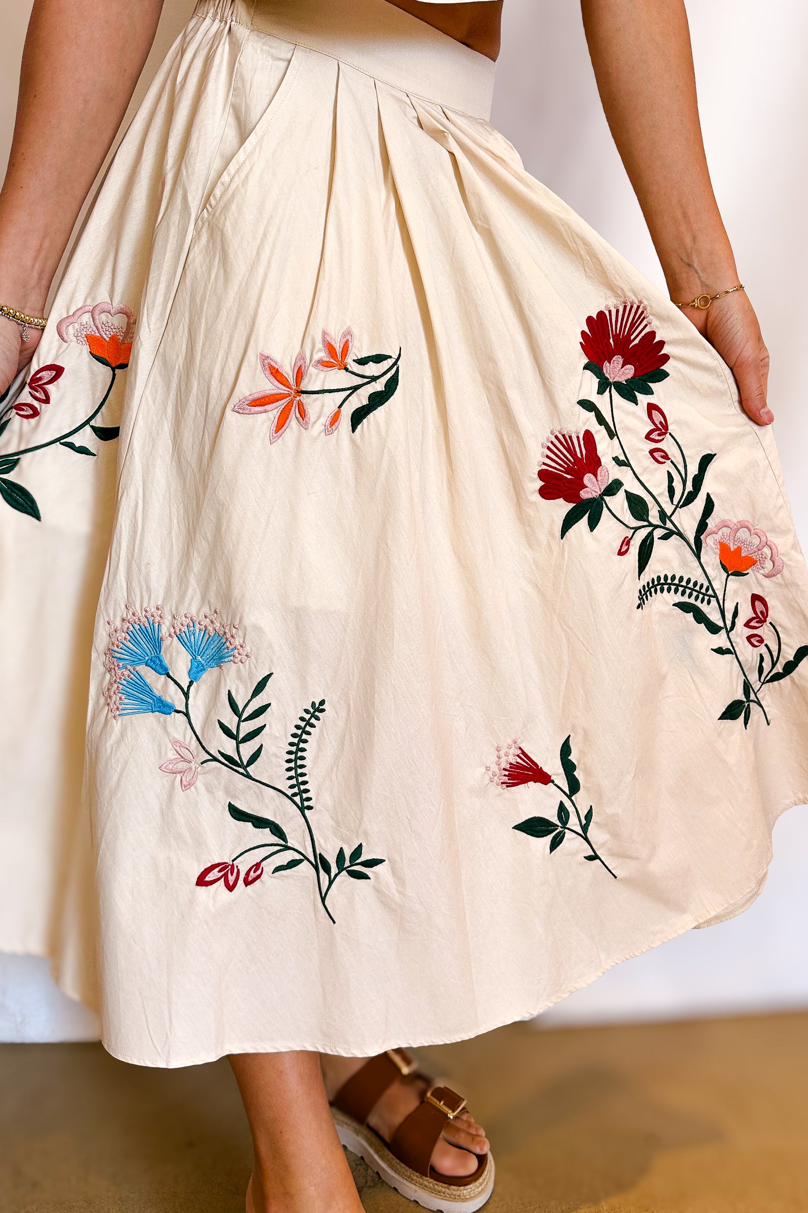 Colorful Embroidered Full Midi Skirt / Beige