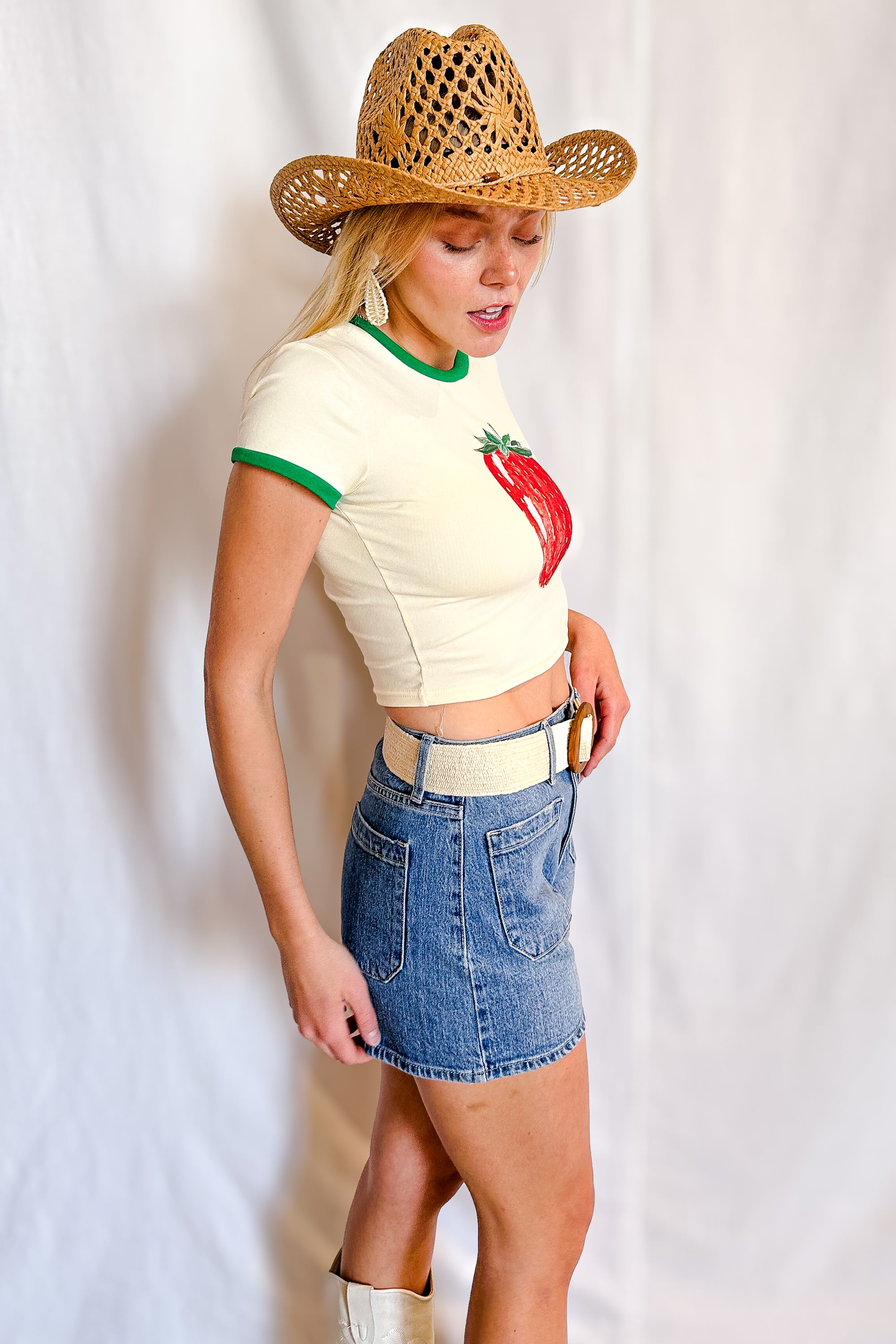 Strawberry Graphic Ringer Tee / Cream