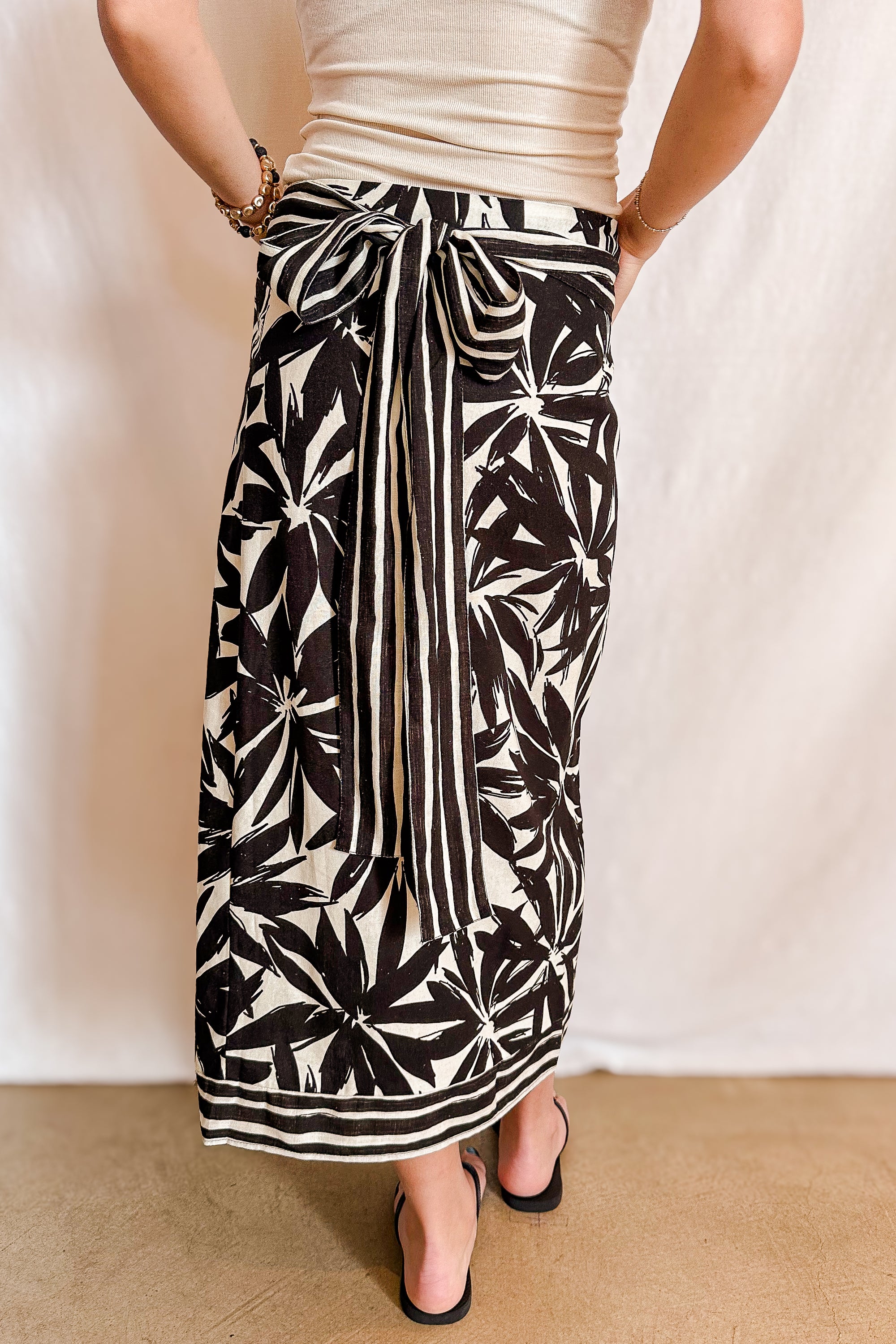 Flower Burst Linen Wrap Skirt / Black