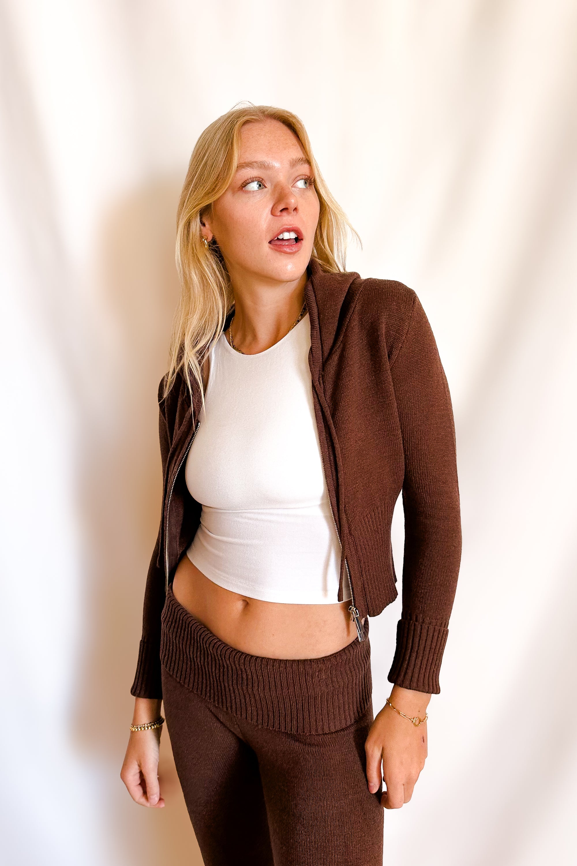 Knit Two Way Zip Fitted Hooded Cardigan / Chocolate